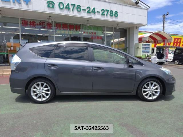 Toyota PRIUS ALPHA 2013-01 352444-10