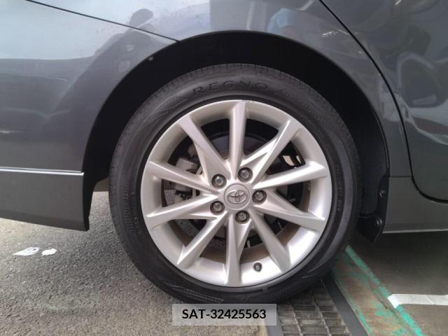 Toyota PRIUS ALPHA 2013-01 352444-27