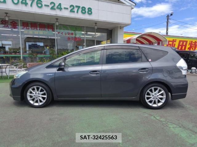 Toyota PRIUS ALPHA 2013-01 352444-11