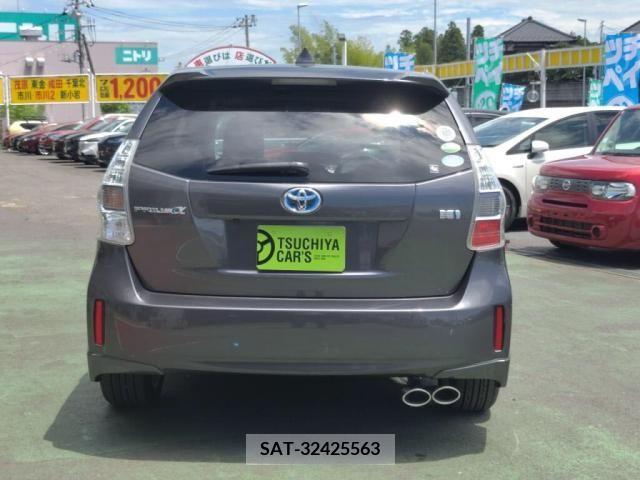 Toyota PRIUS ALPHA 2013-01 352444-9