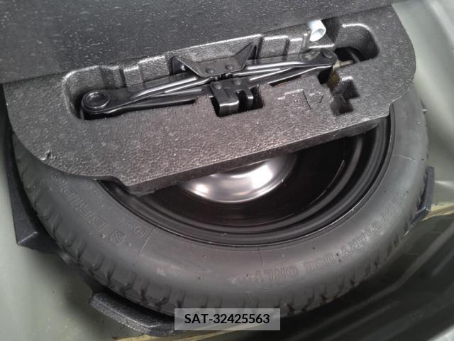 Toyota PRIUS ALPHA 2013-01 352444-29