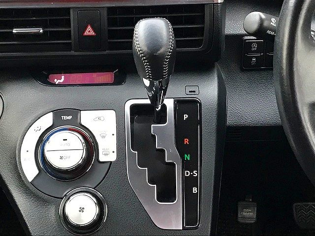 Toyota SIENTA 2016-08 27619-19