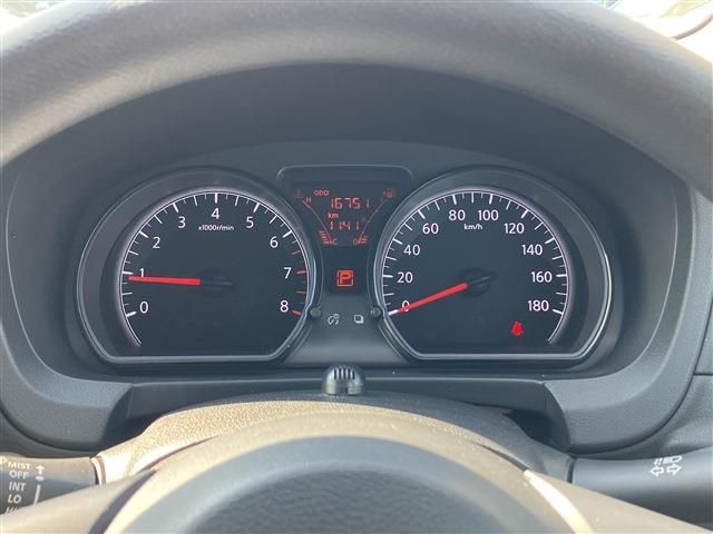 Nissan NOTE 2018-11 13768-21