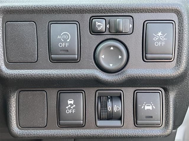 Nissan NOTE 2018-11 13768-5
