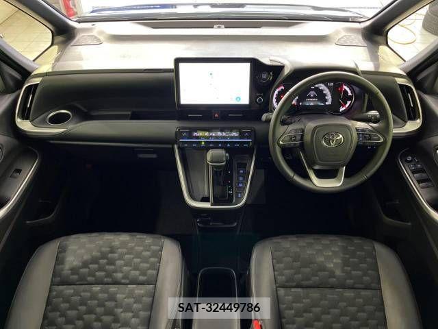 Toyota VOXY 2023-10 288968-1