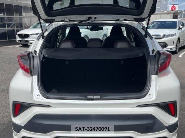 Toyota C-HR 2017-10 357765-10