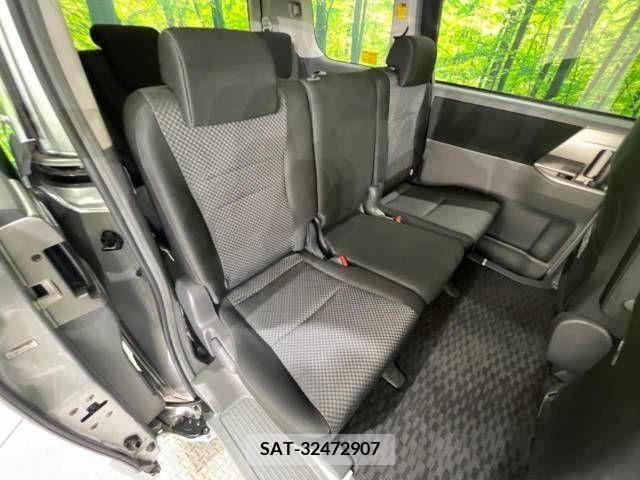 Toyota NOAH 2008-05 365127-9