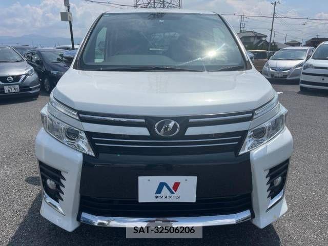 Toyota VOXY 2015-09 370425-14