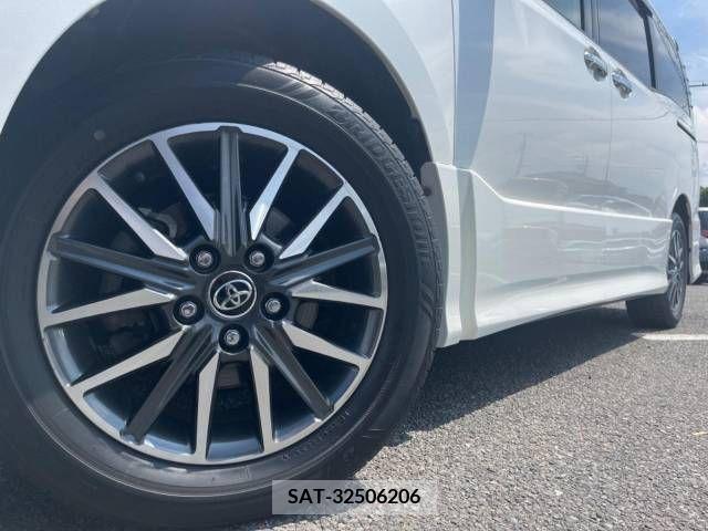 Toyota VOXY 2015-09 370425-13