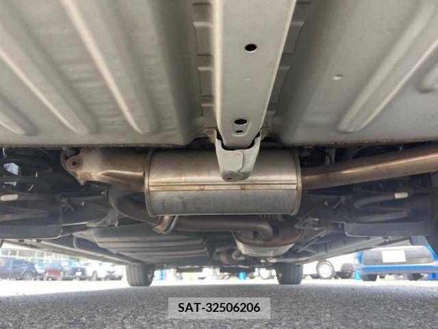 Toyota VOXY 2015-09 370425-19