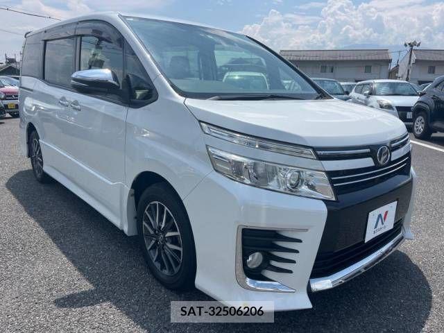 Toyota VOXY 2015-09 370425-16