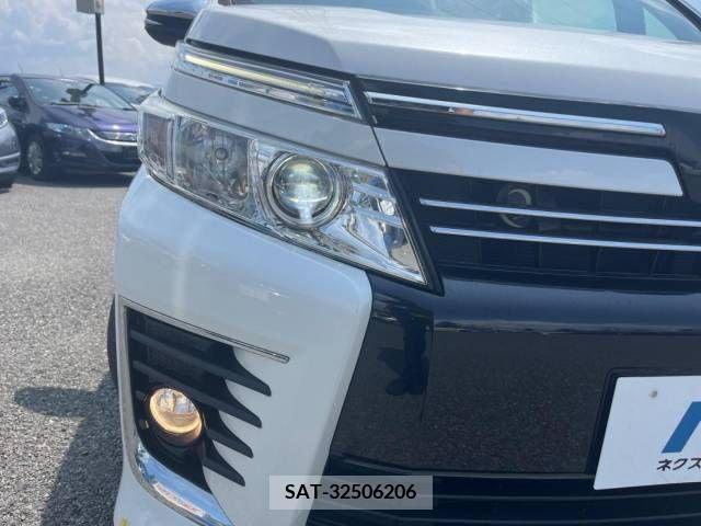 Toyota VOXY 2015-09 370425-12