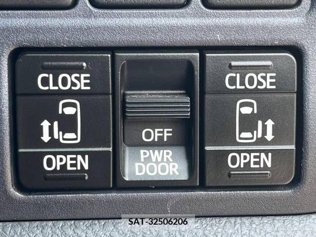 Toyota VOXY 2015-09 370425-2