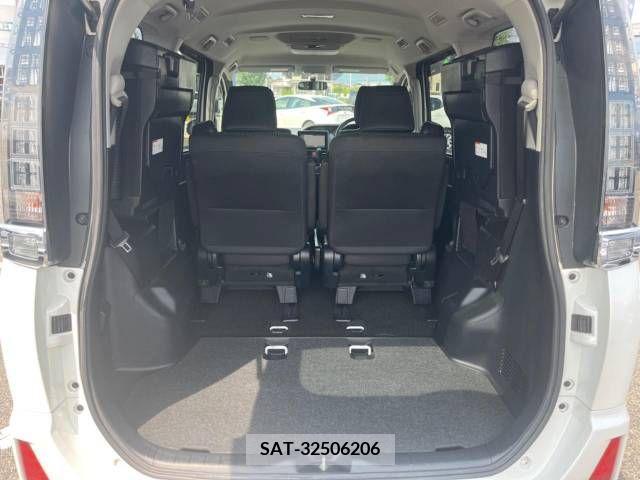 Toyota VOXY 2015-09 370425-10