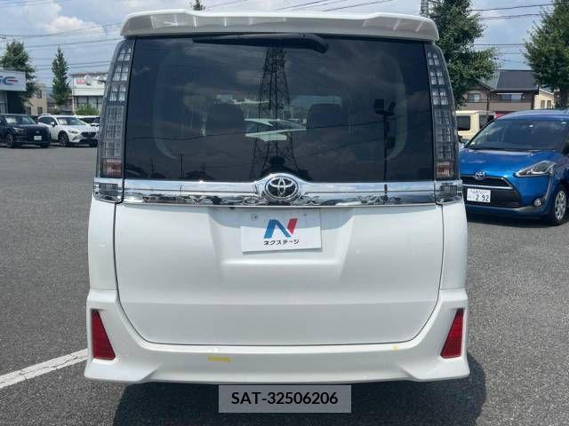 Toyota VOXY 2015-09 370425-15