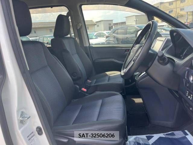 Toyota VOXY 2015-09 370425-8