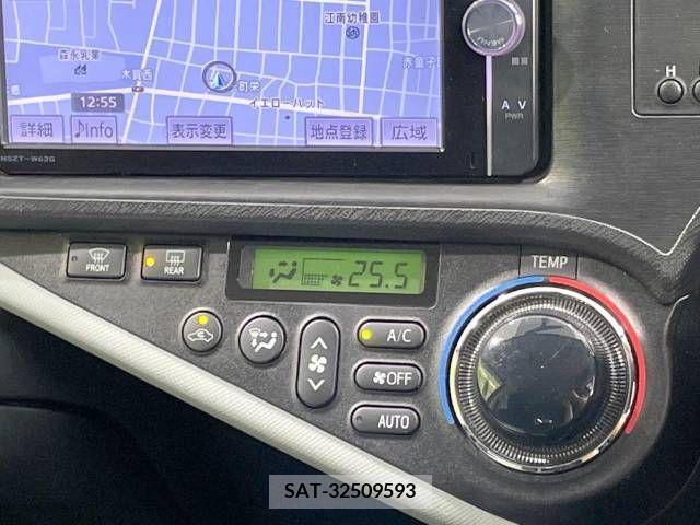 Toyota AQUA 2013-09 337286-4