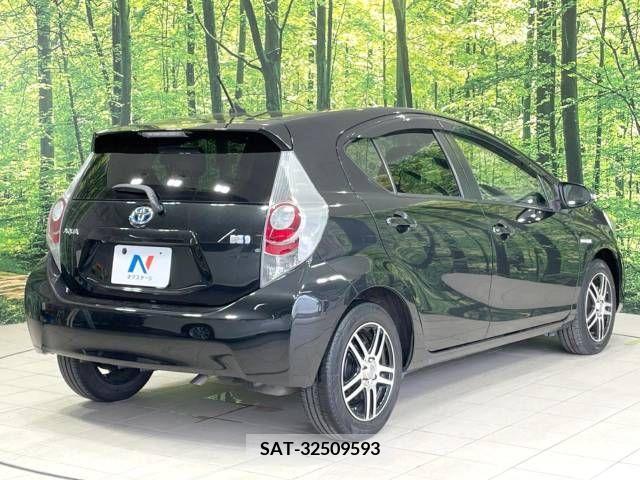 Toyota AQUA 2013-09 337286-17