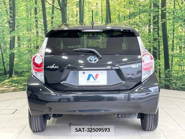 Toyota AQUA 2013-09 337286-15