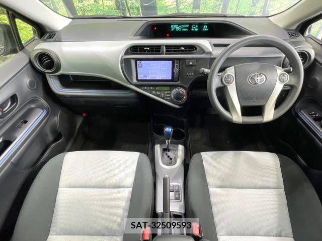 Toyota AQUA 2013-09 337286-1