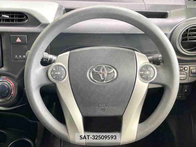 Toyota AQUA 2013-09 337286-11
