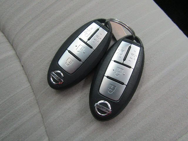 Nissan SERENA 2011-05 195319-17