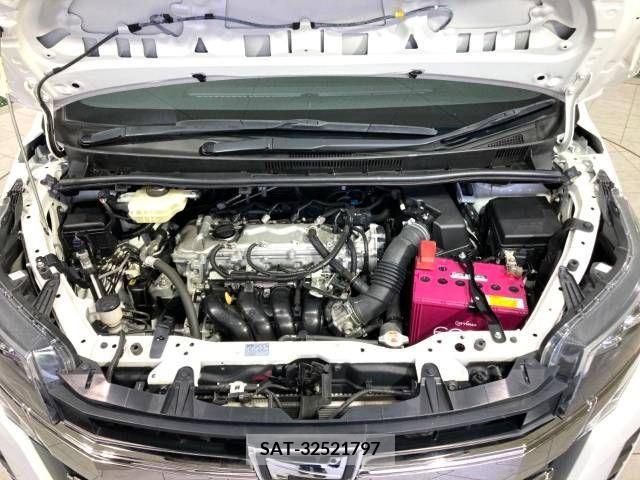 Toyota NOAH 2018-04 279486-18