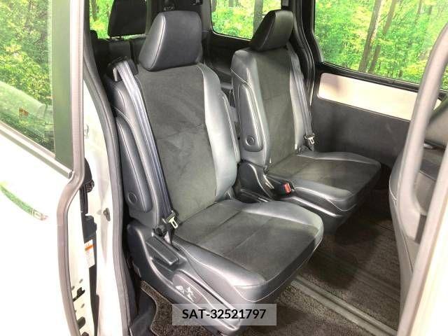 Toyota NOAH 2018-04 279486-8