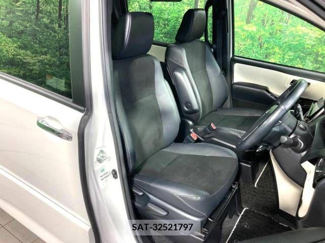 Toyota NOAH 2018-04 279486-7