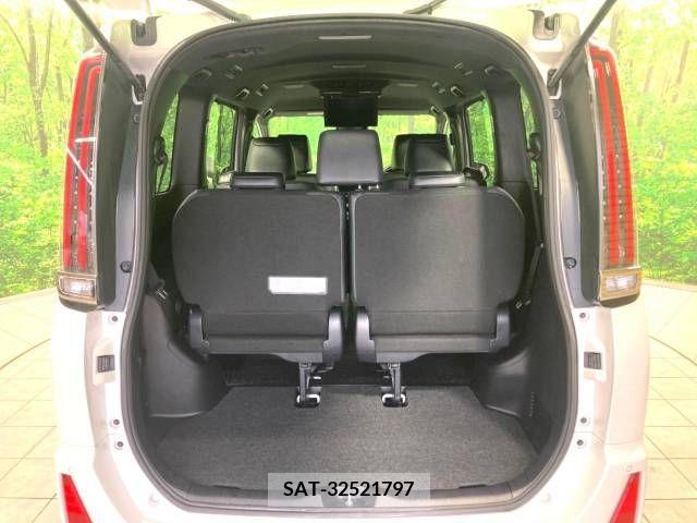 Toyota NOAH 2018-04 279486-10