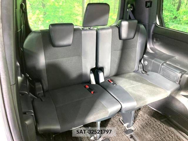 Toyota NOAH 2018-04 279486-9