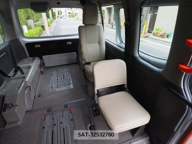 Nissan NV350 Caravan 2014-07 280564-12