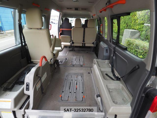 Nissan NV350 Caravan 2014-07 280564-13