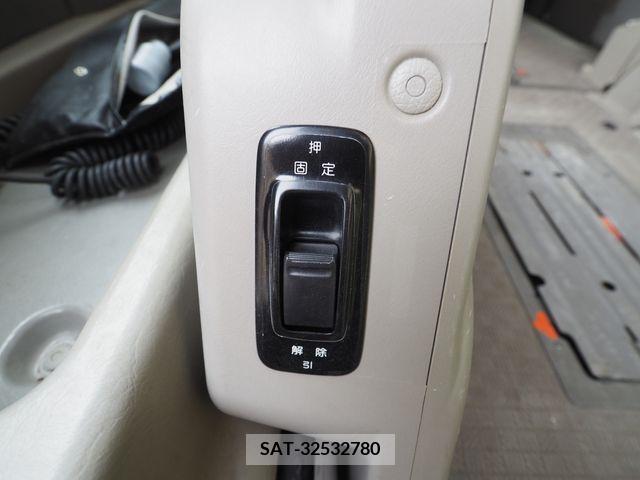 Nissan NV350 Caravan 2014-07 280564-15