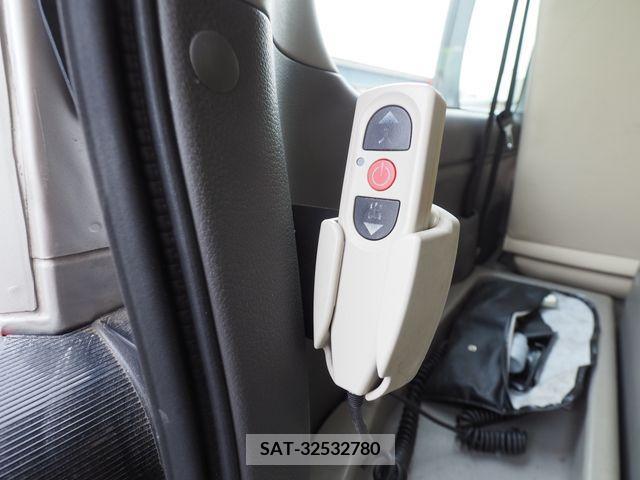 Nissan NV350 Caravan 2014-07 280564-16