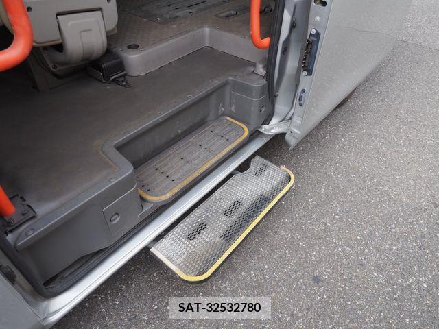 Nissan NV350 Caravan 2014-07 280564-17