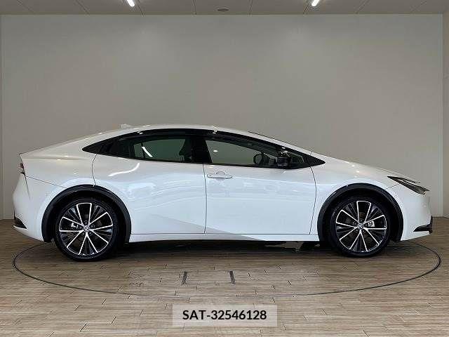 Toyota PRIUS 2023-05 366581-13