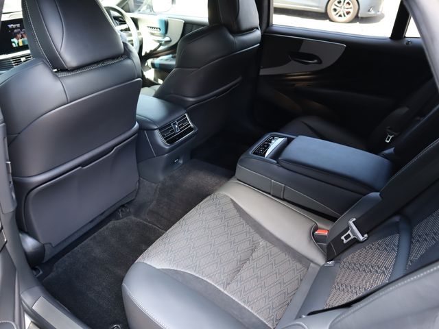 Lexus LS 2021-04 7197-11