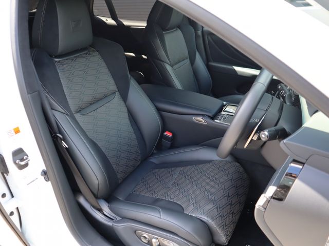 Lexus LS 2021-04 7197-8