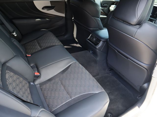 Lexus LS 2021-04 7197-10