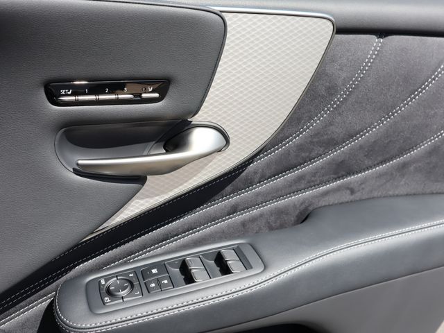 Lexus LS 2021-04 7197-18