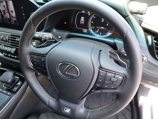 Lexus LS 2021-04 7197-12