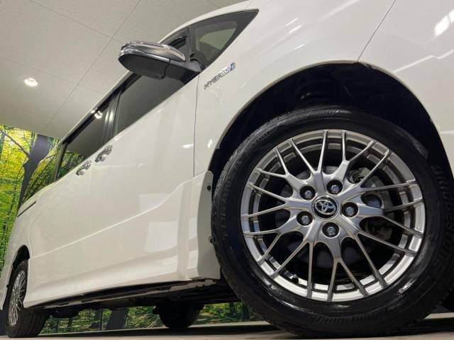 Toyota VOXY HYBRID 2019-01 188293-14