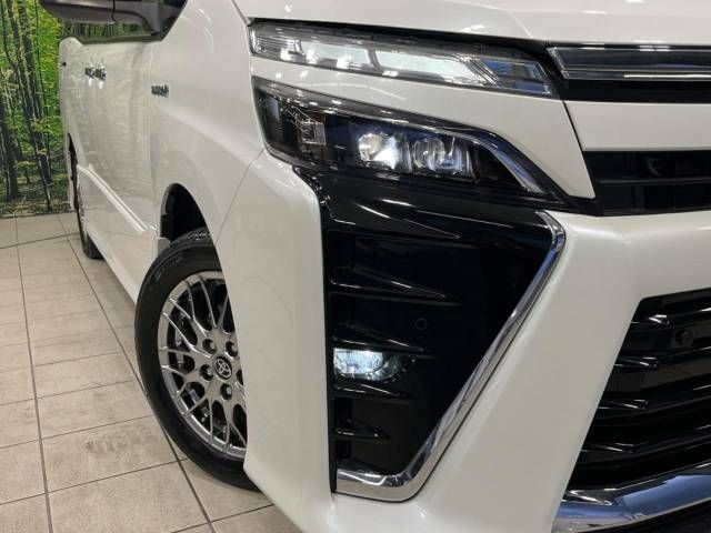 Toyota VOXY HYBRID 2019-01 188293-13