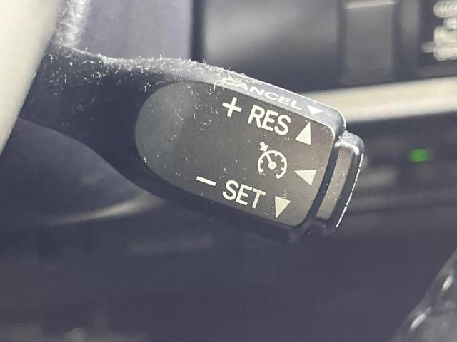 Toyota VOXY HYBRID 2019-01 188293-5
