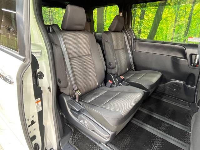 Toyota VOXY HYBRID 2019-01 188293-9
