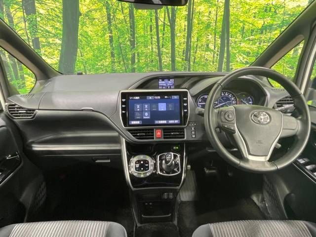 Toyota VOXY HYBRID 2019-01 188293-1