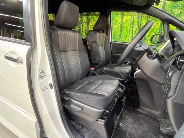 Toyota VOXY HYBRID 2019-01 188293-8