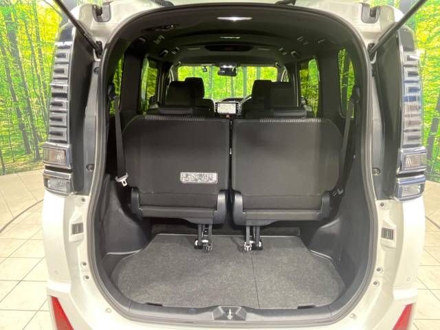 Toyota VOXY HYBRID 2019-01 188293-11