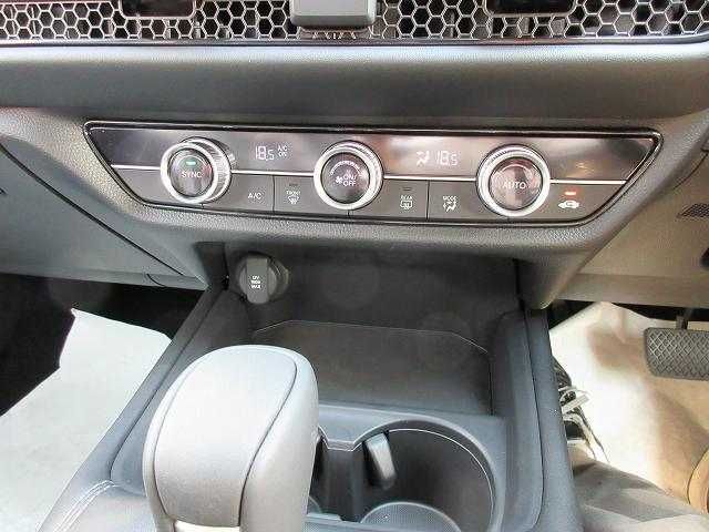 Honda ZR-V 2023-08 27349-8